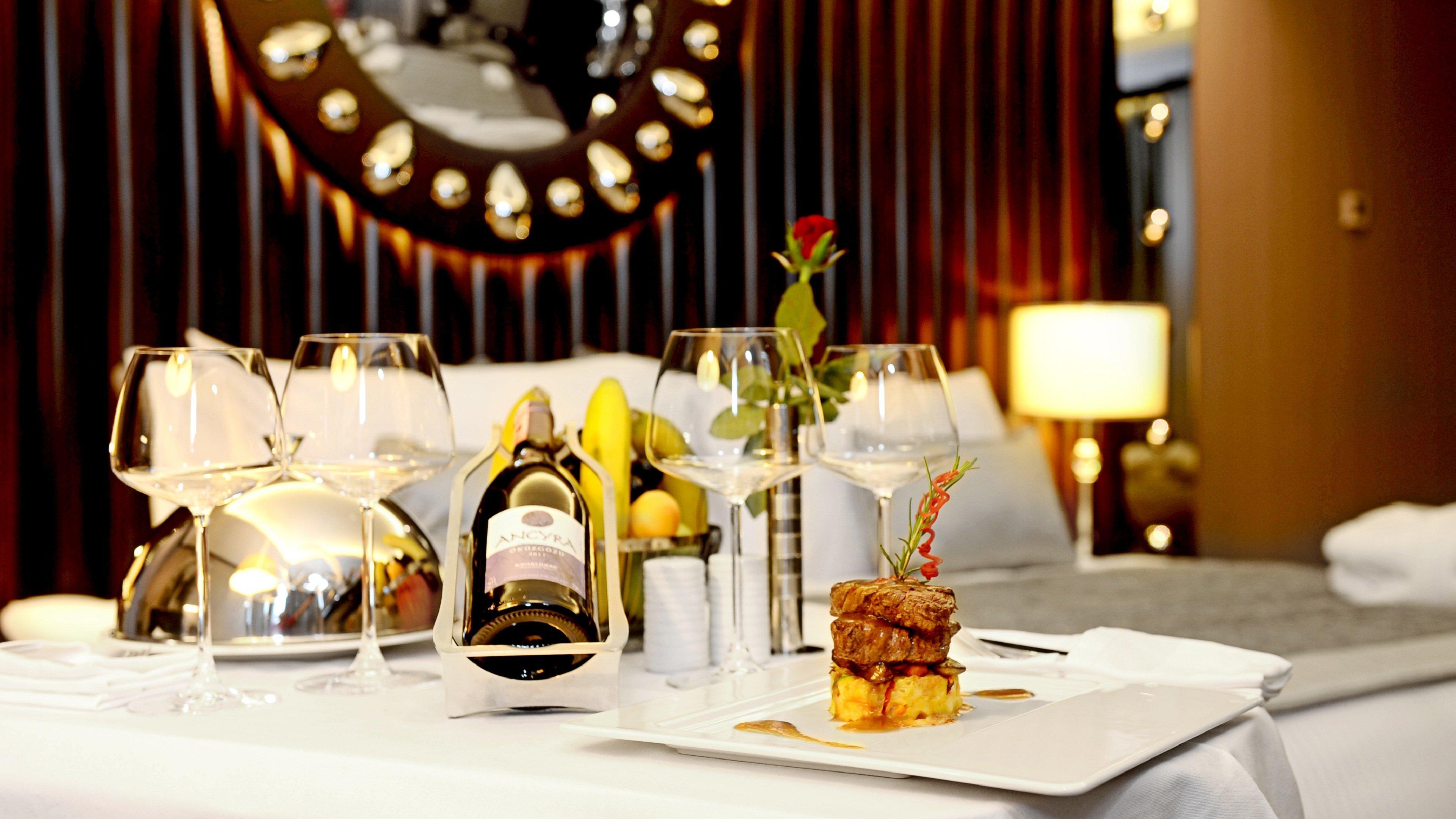 Crowne Plaza Bursa Convention Center & Thermal Spa By Ihg Exterior foto A table set for fine dining