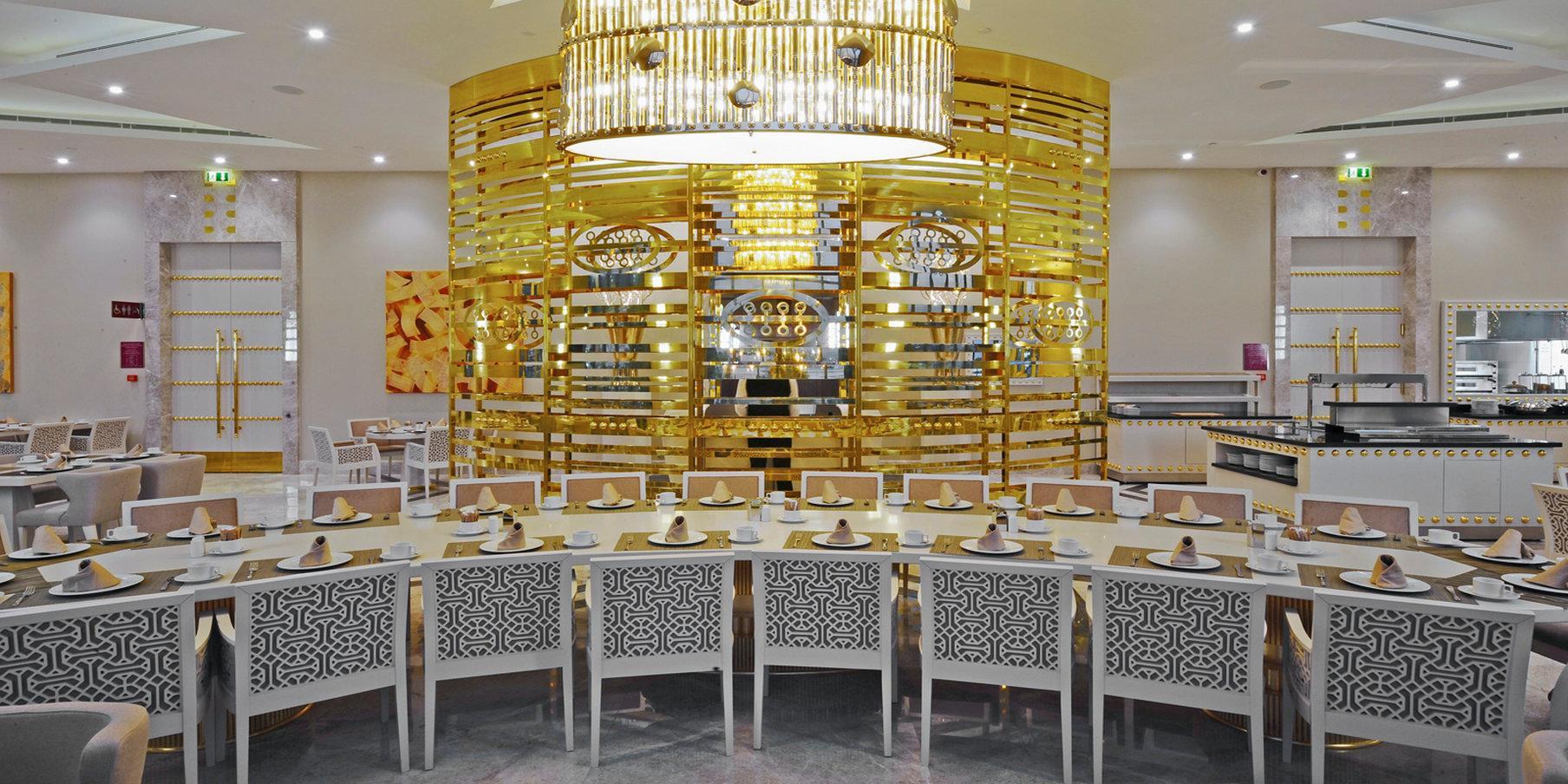 Crowne Plaza Bursa Convention Center & Thermal Spa By Ihg Exterior foto The interior of a restaurant in the mall