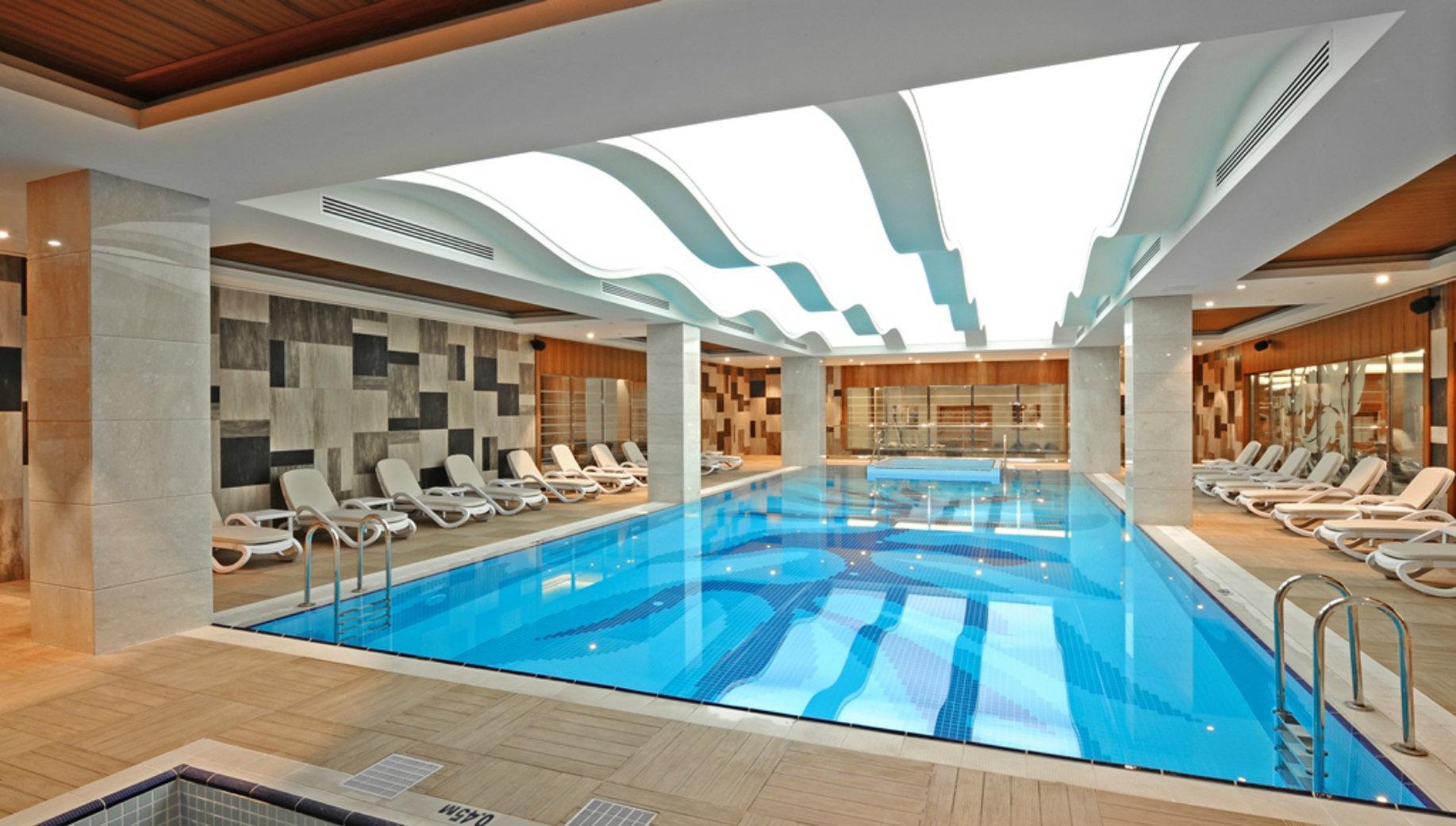 Crowne Plaza Bursa Convention Center & Thermal Spa By Ihg Exterior foto The swimming pool at the hotel