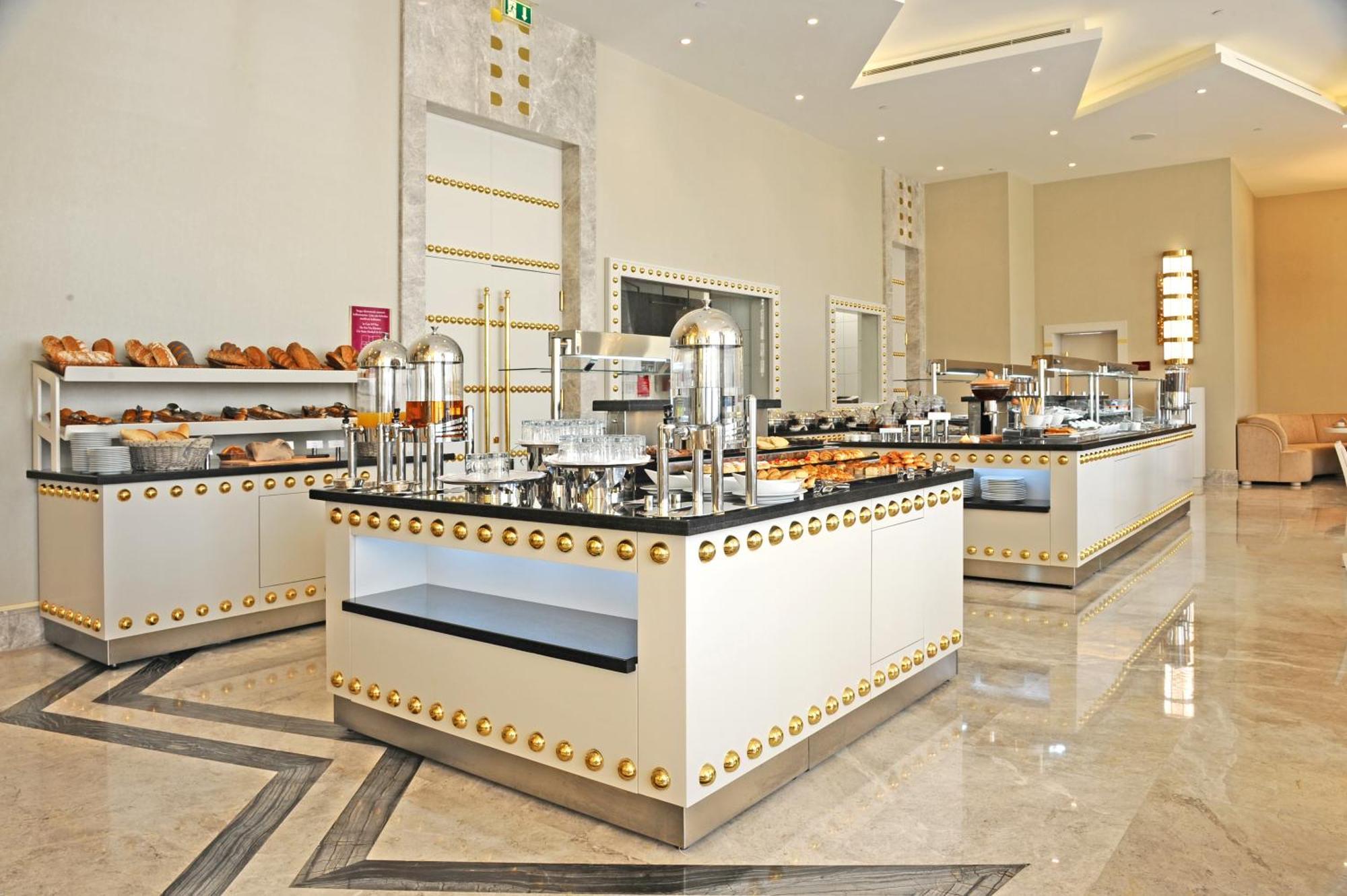 Crowne Plaza Bursa Convention Center & Thermal Spa By Ihg Exterior foto The buffet at the hotel