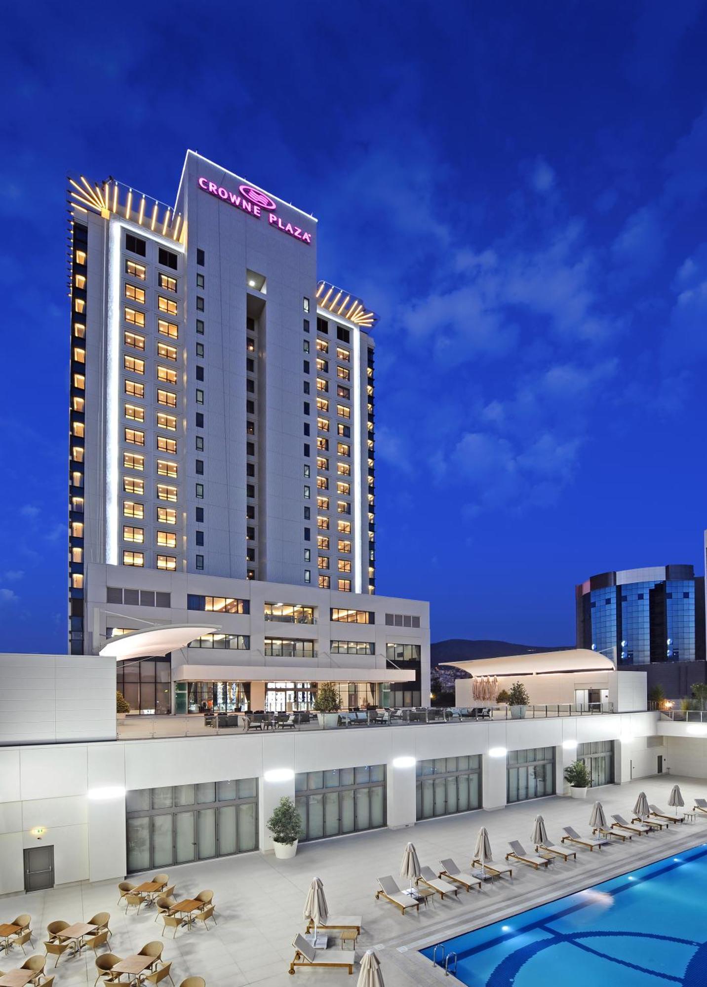 Crowne Plaza Bursa Convention Center & Thermal Spa By Ihg Exterior foto The hotel at night